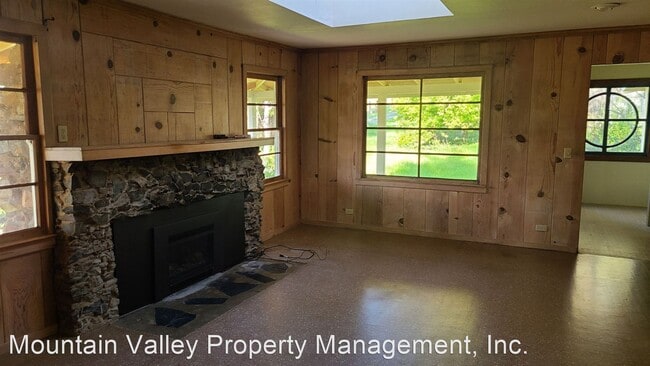Building Photo - 3 br, 2 bath House - 12332 Silver Springs ...