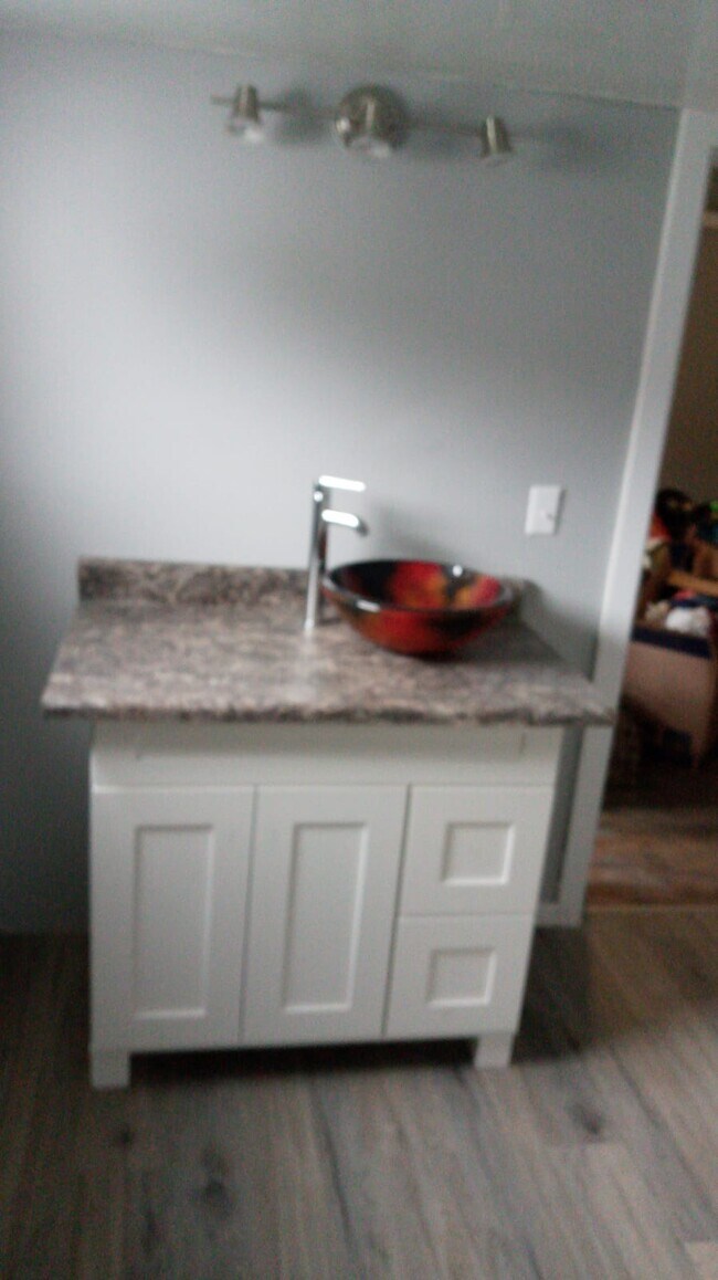 Building Photo - 27 Cottage Ave