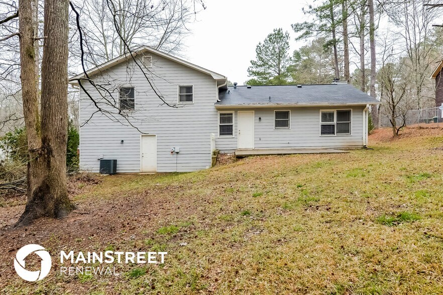 Building Photo - 355 Victoria Dr