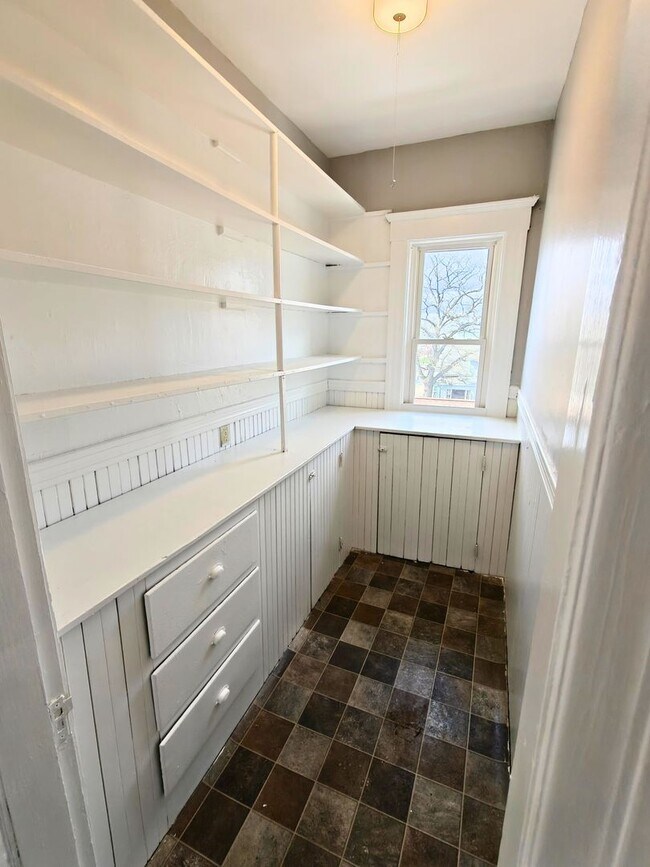 Building Photo - 21 Dale St