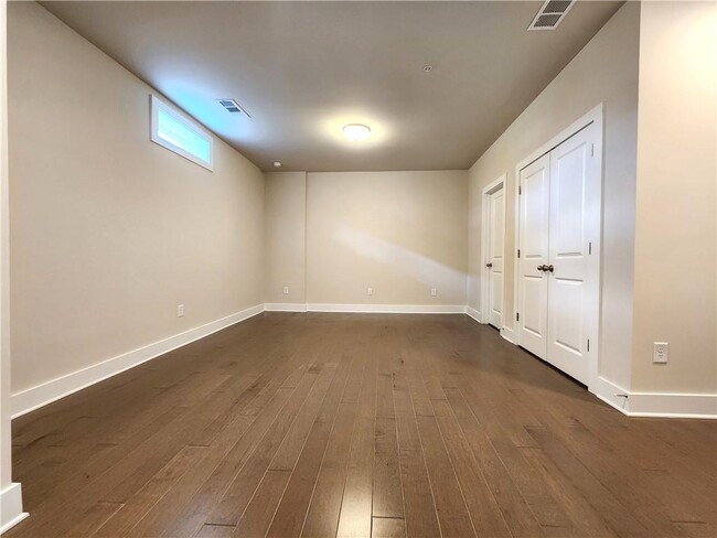 Building Photo - 1222 Waterfall Ct