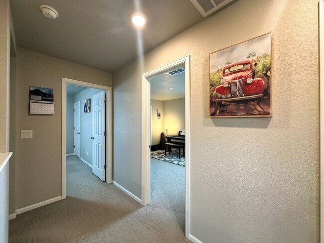 Building Photo - Meadowlark serene 4bd retreat