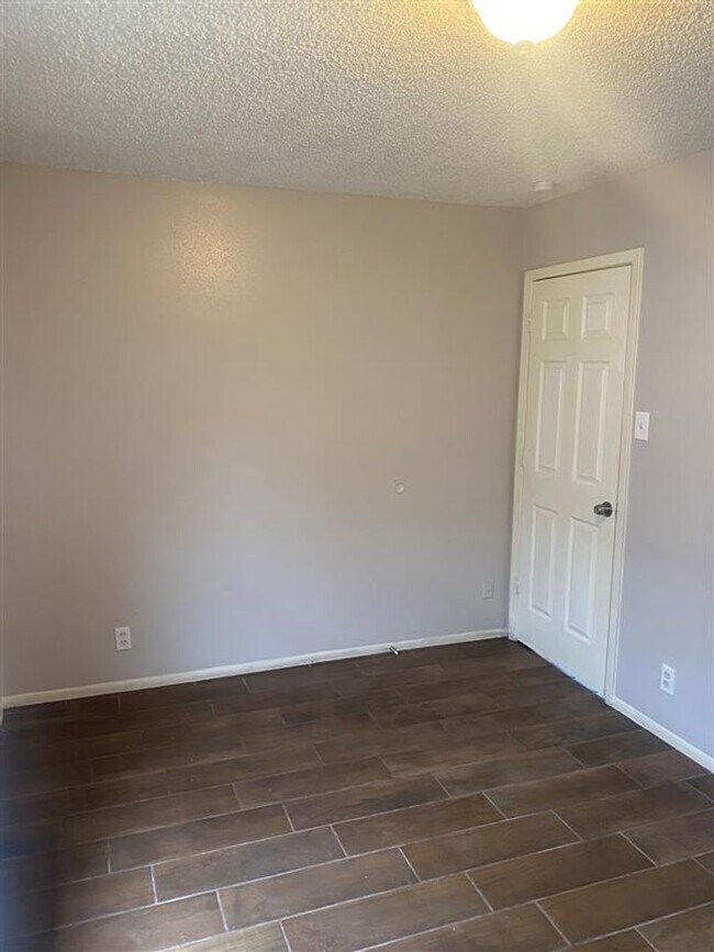Building Photo - 7920 Falcon Ridge Dr