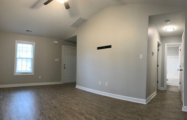 Building Photo - Super Sweet on Streamwood