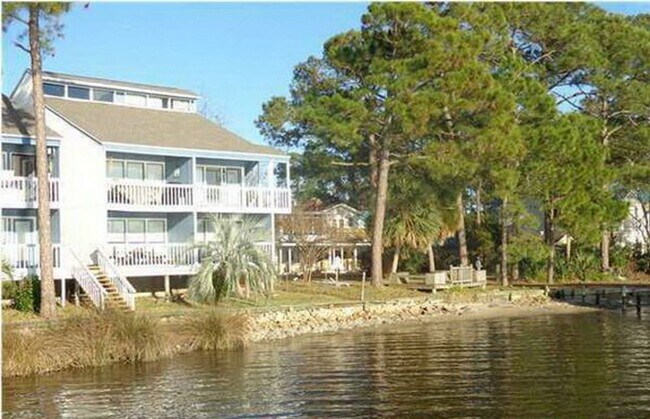 Building Photo - $500 discount on the first month's rent for qualified tenants Quality Waterfront Gated Community ...