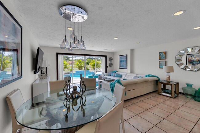 Building Photo - 6362 Brava Way
