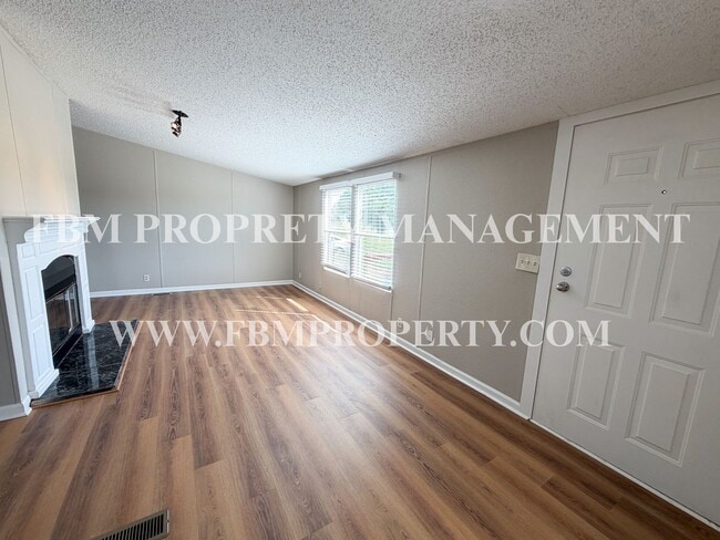 Building Photo - 135 SE County Rd 3144
