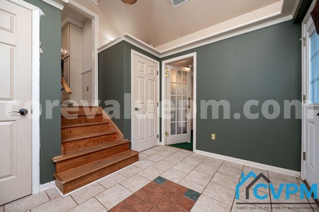 Building Photo - 600 Sandy Hill Rd