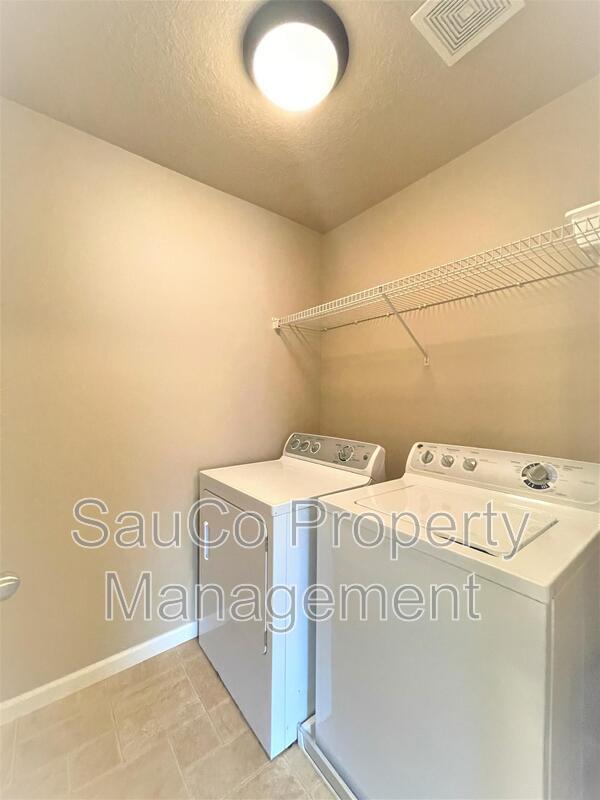 Building Photo - 3762 SE Oakleaf St