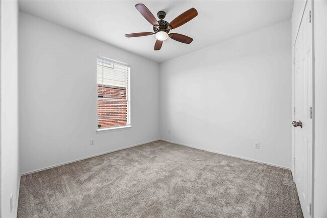 Building Photo - 5803 Camelia Evergreen Ln