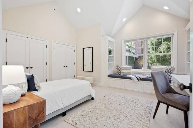 Building Photo - 42 Camino Por Los Arboles