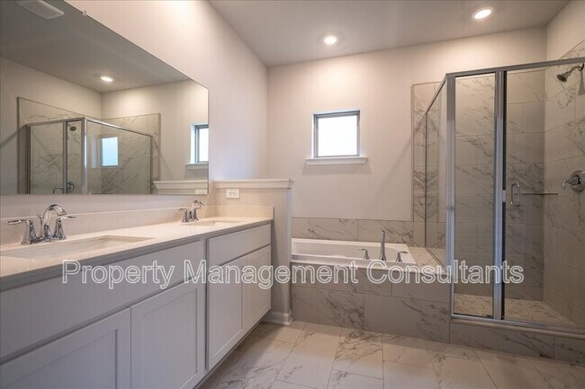 Building Photo - 14653 Mountain Strm Dr