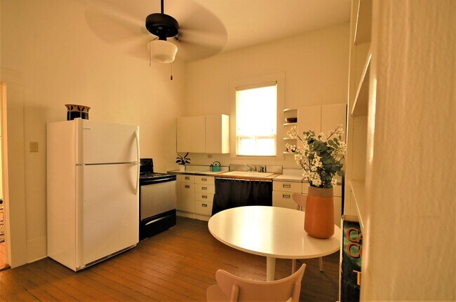Building Photo - J17