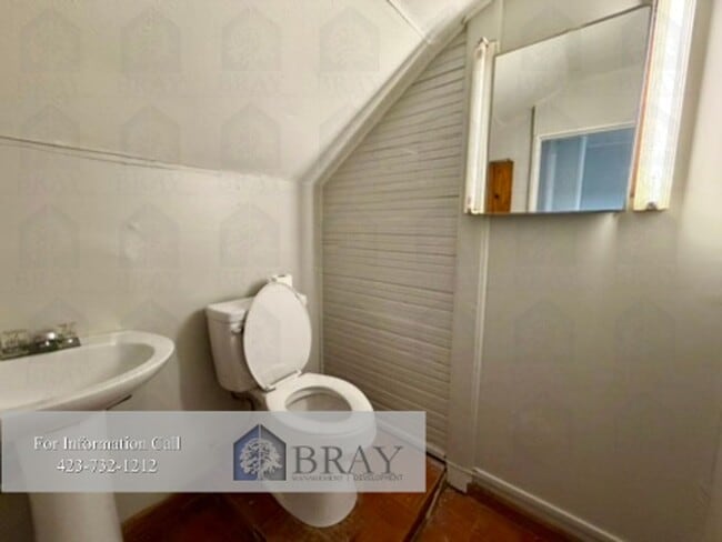 Building Photo - Charming Renovated 1935 Historic Home with Fenced Yard in Central Kingsport