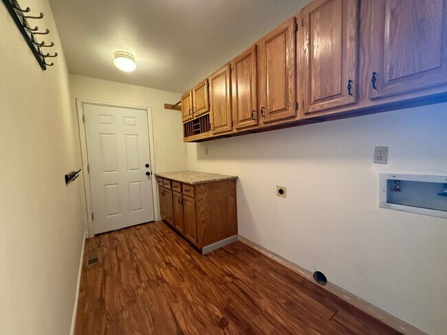 Building Photo - 5BD/4BA/3 car garage w Flat Yard Cheyenne ...