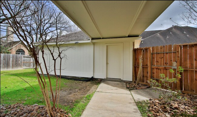 Building Photo - 15710 Cascading Brook Way