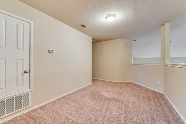 Building Photo - COMING SOON! CHARMMING 2 BEDROOM TOWNHOME ...