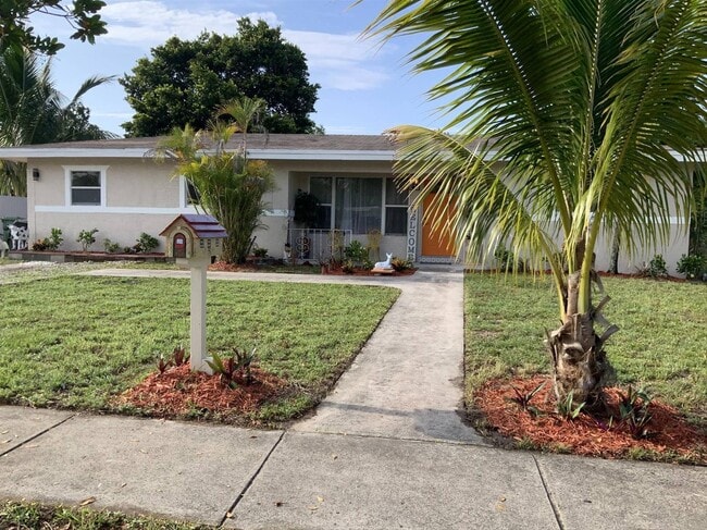 Building Photo - 730 E Melrose Cir