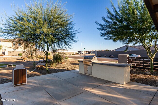 Building Photo - 3351 S Lily