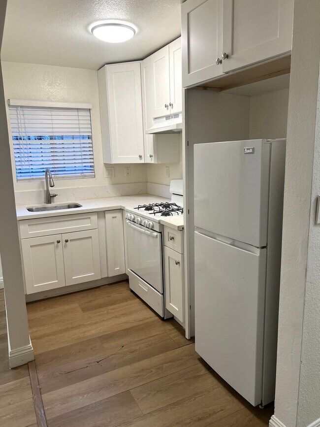 Building Photo - 227-229 E 78th St