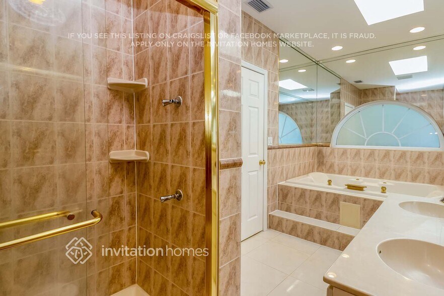 Building Photo - 2202 Curtis Dr N