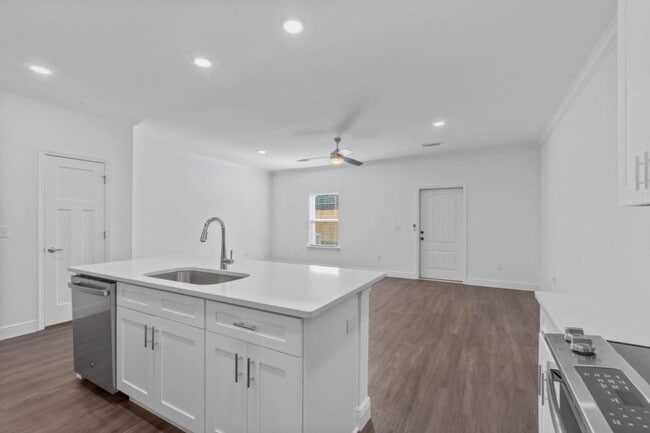 Building Photo - 529 Hill Ln