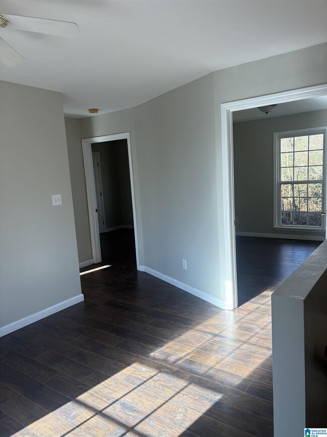 Building Photo - 8227 Country Cir