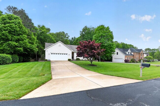 Building Photo - 8928 Cottongrass St