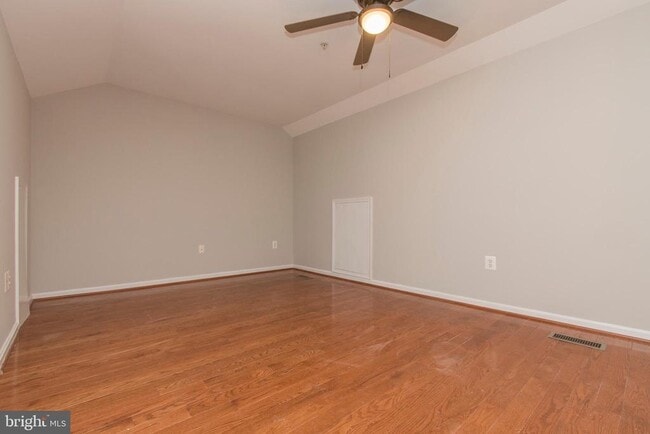 Building Photo - 117 Longpoint Way