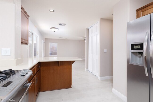 Building Photo - 10873 Carberry Hill St