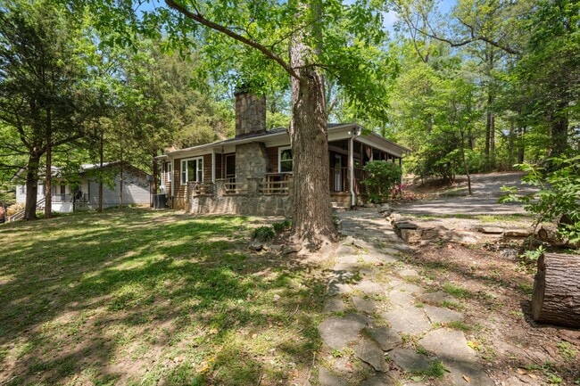 Building Photo - Royal Pines Cottage