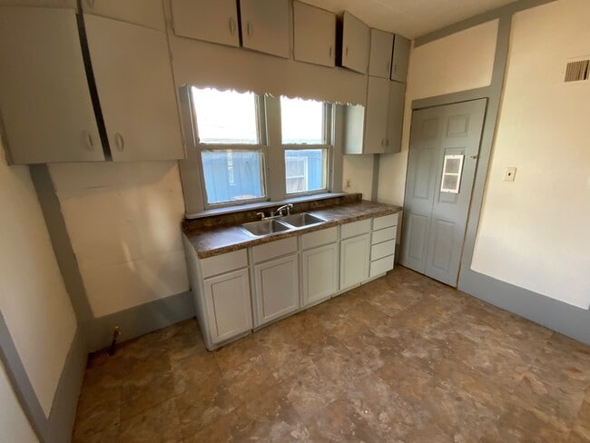 Building Photo - 1308 Lape-