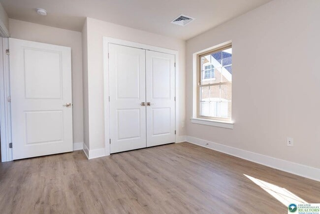 Building Photo - 1513 Maple St