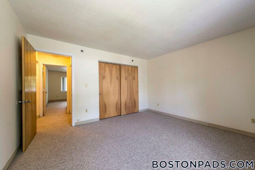 Building Photo - 142 N Beacon St