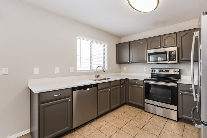 Building Photo - 15535 W Mohave Cir