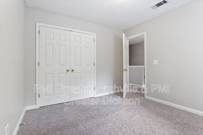 Building Photo - 524 Fairhaven Ct