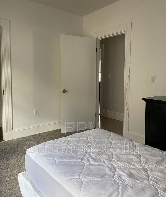 Building Photo - 28 Millet St