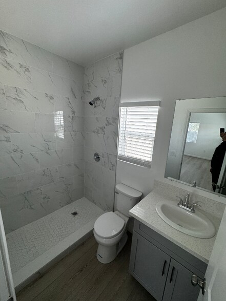 Building Photo - 987 Tepee Ln