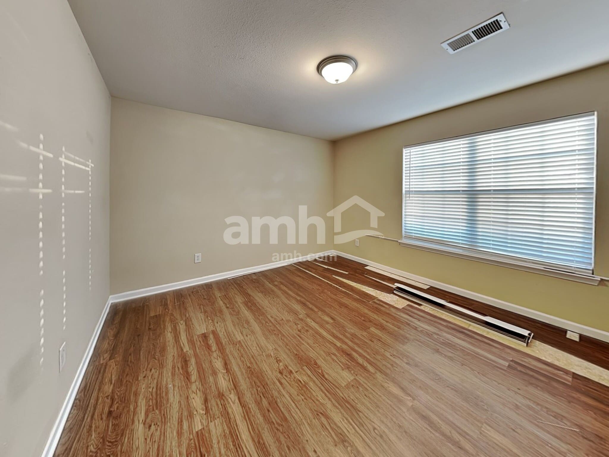 Building Photo - 2476 Ingleside Dr