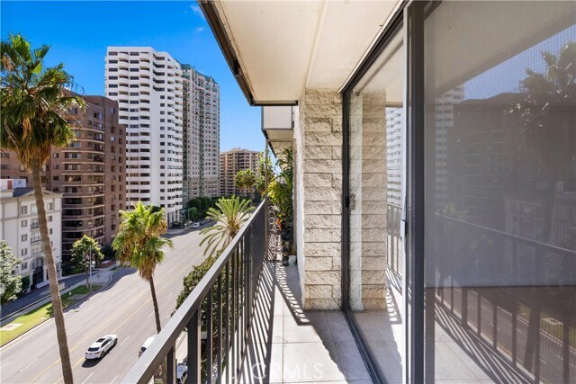 Building Photo - 10535 Wilshire Blvd