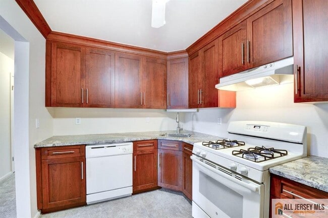 Building Photo - 1909 Tanglewood Ct