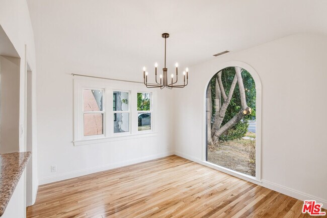 Building Photo - 525 N Crescent Heights Blvd