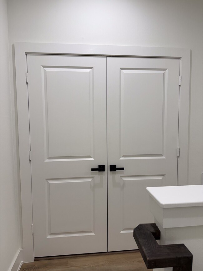 Building Photo - 9005 Comal St