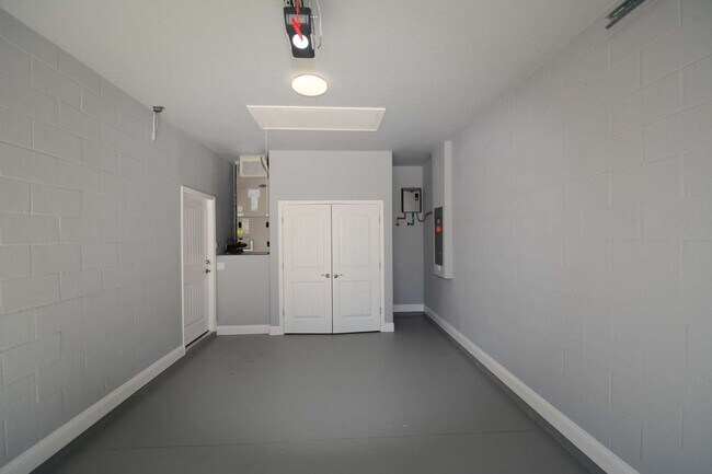 Building Photo - 25 Rosepetal Ln