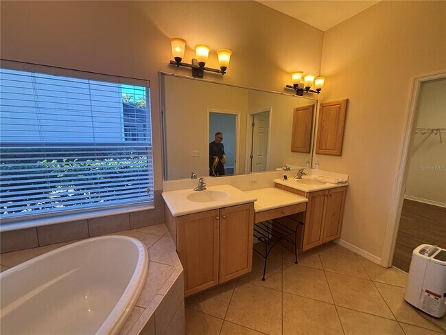 Building Photo - 11375 Dancing River Dr