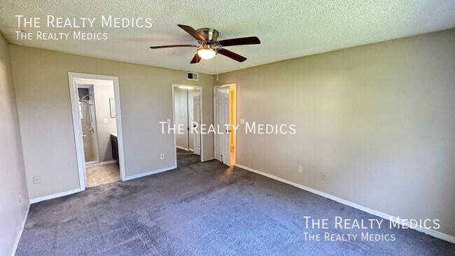 Building Photo - 2727 N Poinciana Blvd