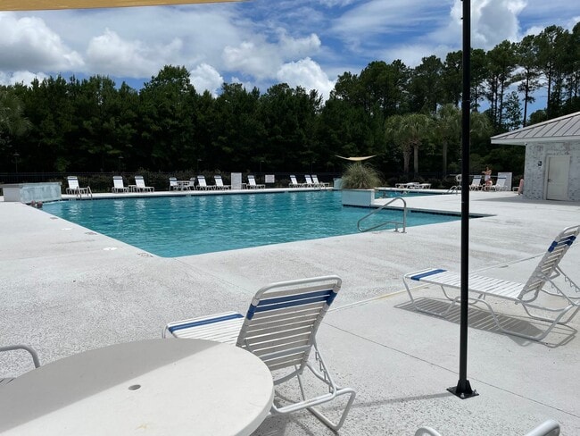 Building Photo - 3 Bedroom 2 Bathroom House Located in Mill...