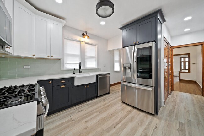 Building Photo - 616 Circle Ave