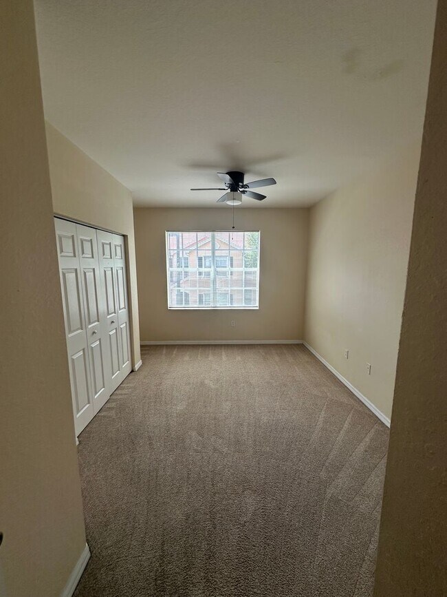Building Photo - 4/2/2 Beautiful Condo