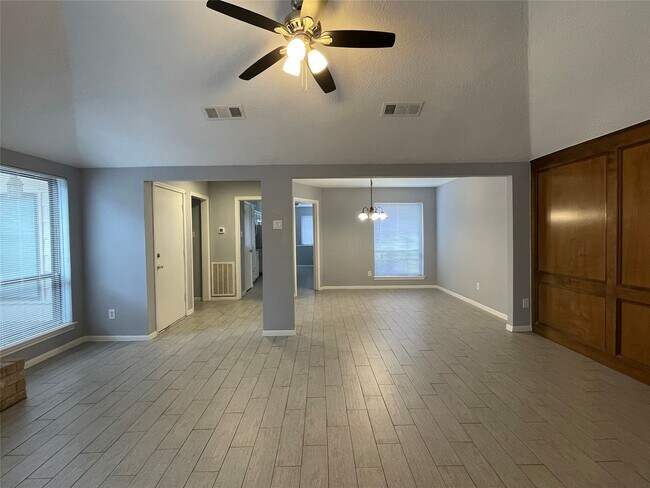 Building Photo - 7918 Midland Forest Dr